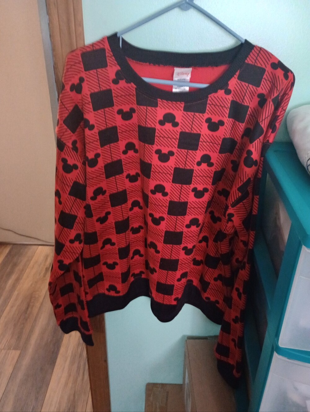 Adults. XXL. Red and Black Patterned Long Sleeve Top